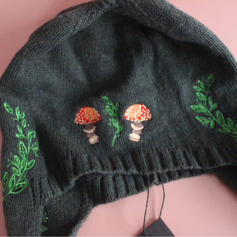 DISTURBIA Fable Embroidered Bonnet Hat - Picture 2 of 6